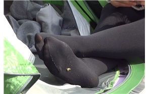 草地上的长筒黑丝少F [392 MB/MP4]