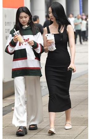 黑色裹身裙美女(55P)