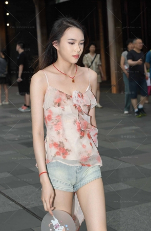 24525-7=51√热裤大长腿女生 9P