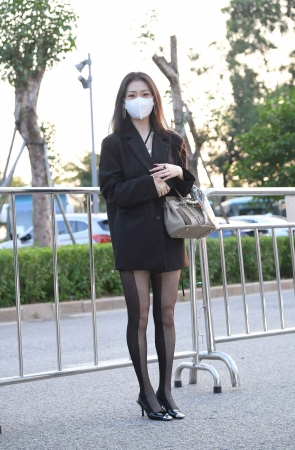 搭讪街拍西装外套美女姐姐