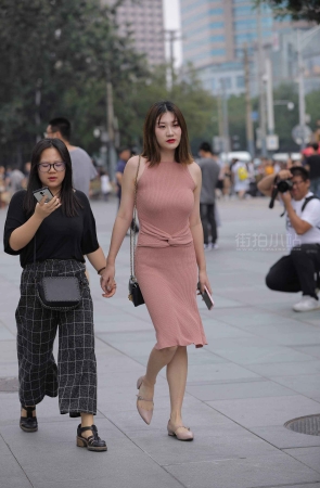 街拍分群气质美女