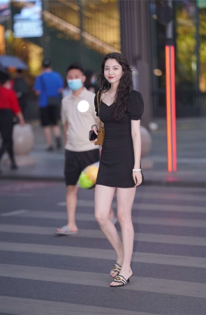 甜美黑色连衣裙