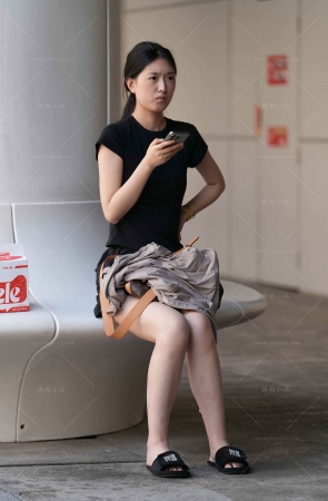 没有穿丝wa的小姐姐