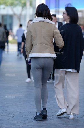 第1591篇逛街紧身美女