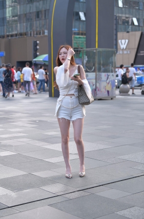 干干净净的肉腿女孩