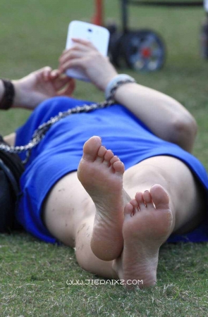 街拍成熟的性感蓝裙女郎