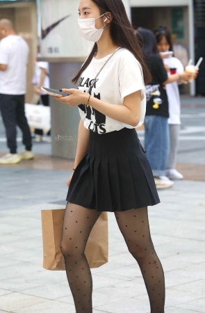 诱惑黑丝街拍短裙shaofu