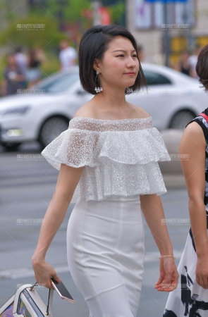 白裙子，高跟，短发**~