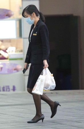 诱惑街拍黑丝高跟OL