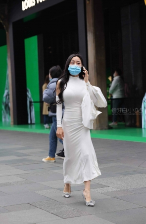 搭讪街拍白裙高跟美女