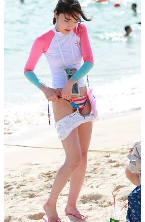 海边换泳装的小姐姐(31P)