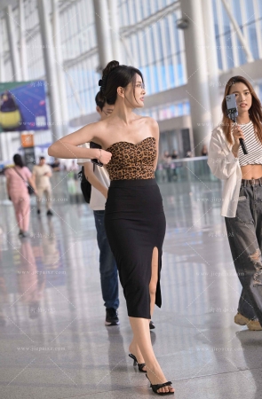 裹臀开衩裙美女 [20P]