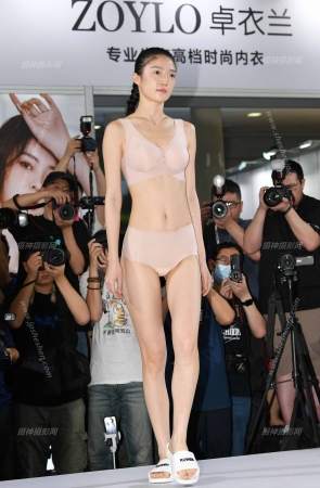 23419-37=45/个个都是大长腿 17P