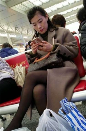 4k超清，街拍黑丝知性美腿少妇美女