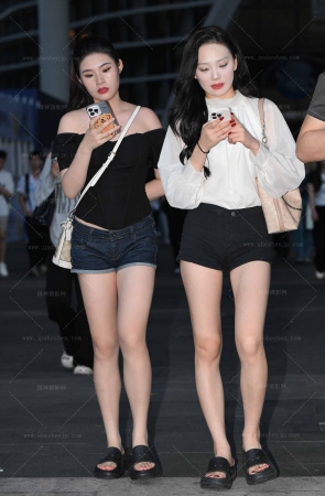 2566-24-61√热裤大白腿美女 10P