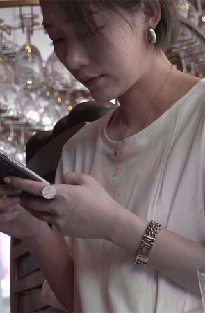 短发美白的玉足姐姐