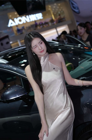 长裙气质周周酱