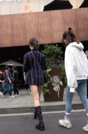 4K – 街拍雪白美腿气质妹子 [1.62 GB]