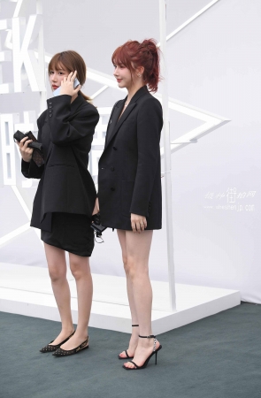 211028-3+129白皙美腿美足小姐姐 19P