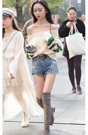 灰色长靴小姐姐(54P)[716M/JPG] 