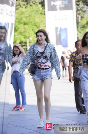 好短的热裤，一双玉腿3A3703[229M]