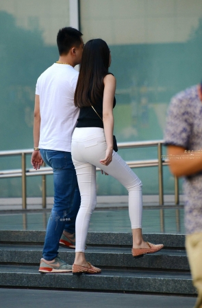 白裤妹子—-（12P）