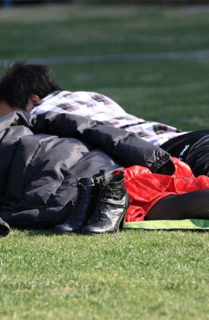 No116 少见的黑丝网袜配上少见的细长美腿，让人流连忘返