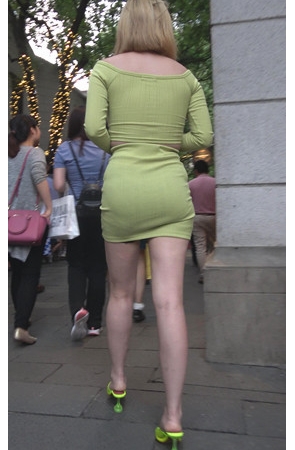 紧身包臀裙套装丰腴妹子