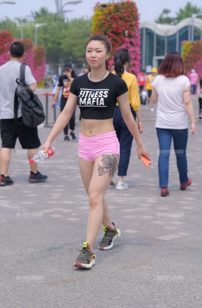 性感热裤美女