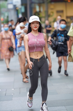 凹凸有致的紧牛小姐姐