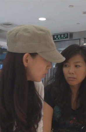 坡跟凉拖和MM的二趾长小脚很相配