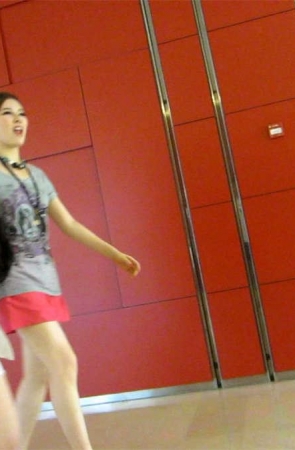 粉红小短裙,漂亮的美少妇