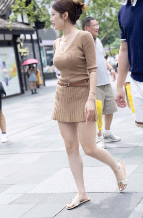 2589-14=40 韵味丰满气质少妇