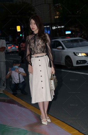 肌肤吹弹可破的甜美小姐姐