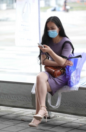 肉 丝高 跟少fu二郎腿气质美