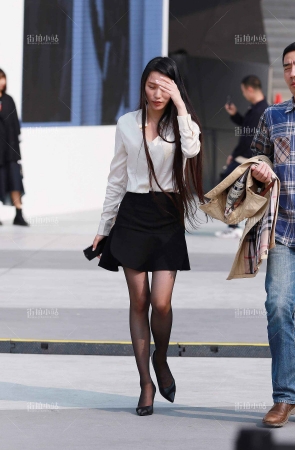街拍黑丝、短裙长发美女