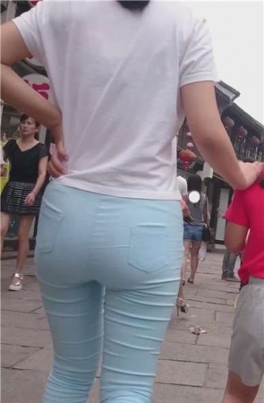 4k-紧身裤少妇女儿都这么大了身材依然如此棒 [268 MB]