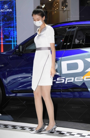 211122-25+44√丝袜美腿，银色高跟，白裙礼仪 9P