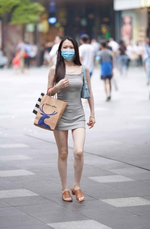 修身灰色短裙时尚美女