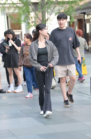 黑色紧身裤女友