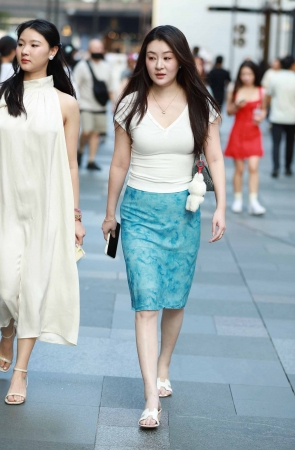 蓝色印花半身裙