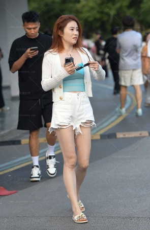 24715-7=45√白热裤，美腿拖鞋～ 13P