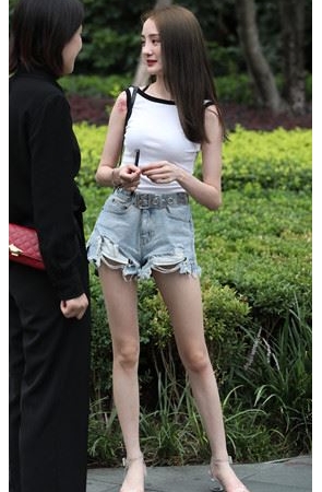 苗条的白嫩小姐姐(55P)