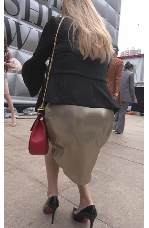 两个一直在拍照的美女小姐姐[1.71G/MP4]