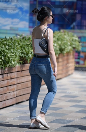 第1514篇紧身吊带美女