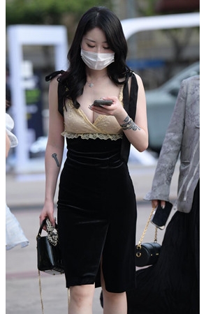 漂亮的低胸装美女(135P)[3.26G/JPG]