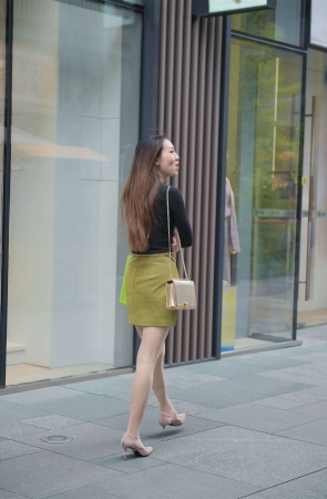 摄神街拍作品 – 偶遇美腿肉丝小姐姐