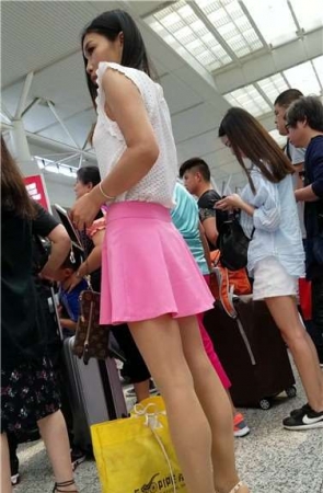 4k超清，粉裙性感美少妇，背影很诱惑哦