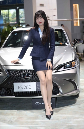 【街拍心灵】雷克萨斯肉丝大长腿街拍高跟主播