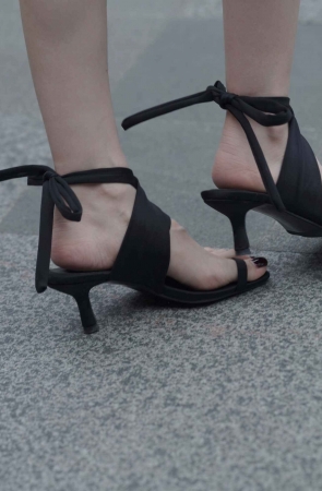 搭讪街拍包臀裙美女